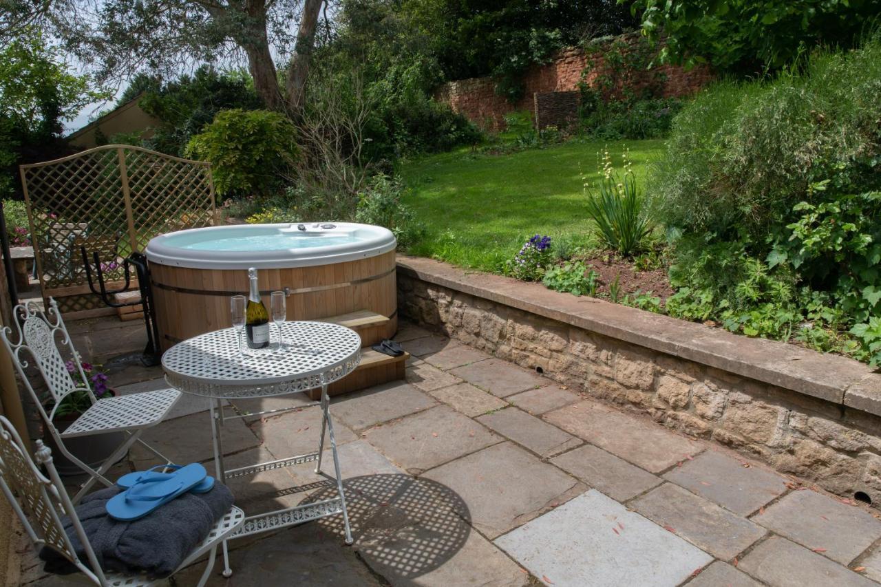 Loft Apartment Nr Bath & Bristol With Hot Tub Exterior photo
