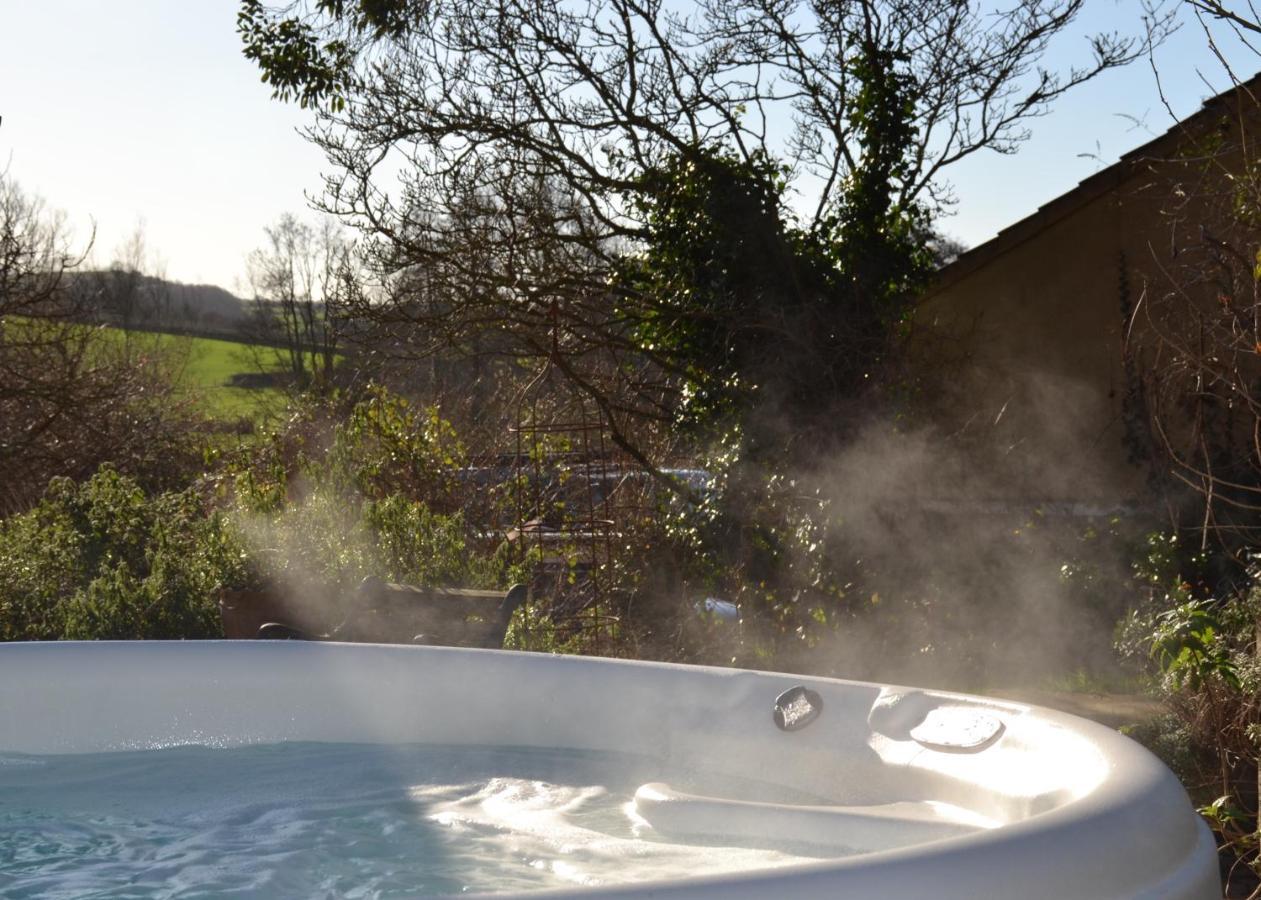 Loft Apartment Nr Bath & Bristol With Hot Tub Exterior photo
