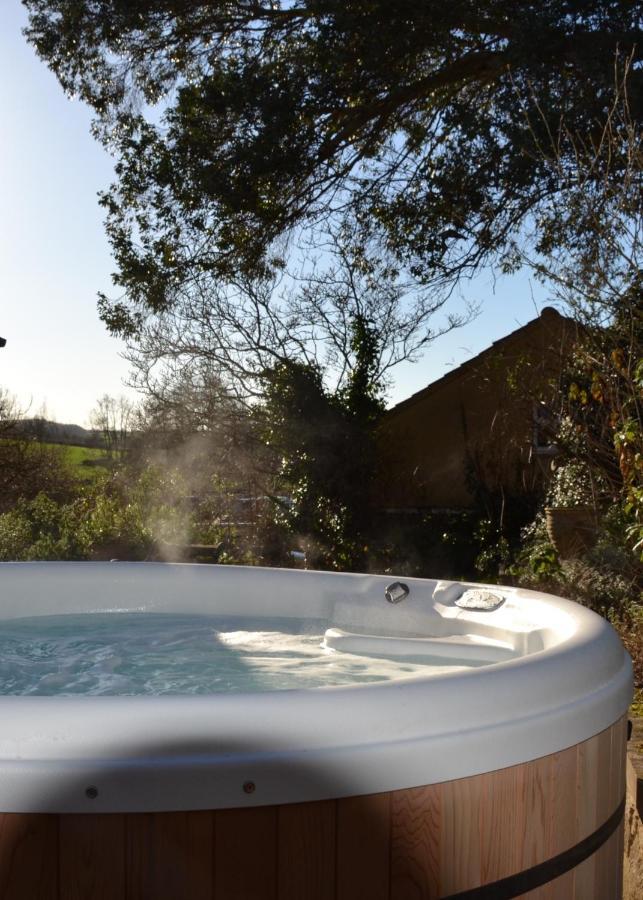 Loft Apartment Nr Bath & Bristol With Hot Tub Exterior photo